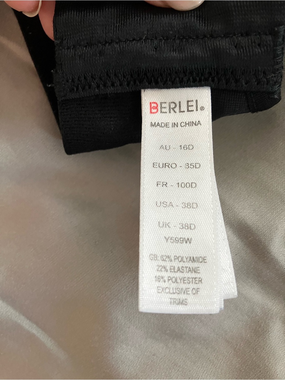 Berlei Black Wireless Molded-Cup Sports Bra - Picture 6 of 8